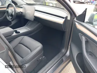 2025 Tesla Model Y Long Range with VIN 7SAYGDED5SF257258, listed as a IAAI auction lot 41877196 with 4,442 mi miles and . Bid and sale history available at DreamBid. Image 5.