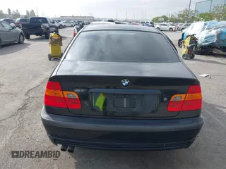 2002 BMW 3 Series 325i z VIN WBAEV33422KL77263, wystawiony jako IAAI lot #42160192 z przebiegiem 240 893 mil mil oraz . Historia ofert i sprzedaży dostępna na DreamBid. Obrazek 17.