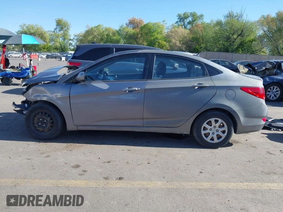 2013 Hyundai Accent GLS z VIN KMHCT4AE1DU542207, wystawiony jako IAAI lot #42174737 z przebiegiem 143 757 mil mil oraz . Historia ofert i sprzedaży dostępna na DreamBid. Obrazek 15.