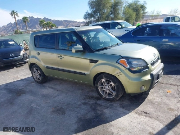 2011 Kia Soul ! with VIN KNDJT2A28B7344175, listed as a IAAI auction lot 41894867 with 198,276 mi miles. Bid and sale history available at carsss.com. Image 1.