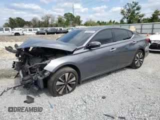 2019 Nissan Altima SV z VIN 1N4BL4DV6KC104285, wystawiony jako Copart lot #55454015 z przebiegiem 122 955 mil mil oraz Nie do naprawy • Non repairable. Historia ofert i sprzedaży dostępna na DreamBid. Obrazek 1.
