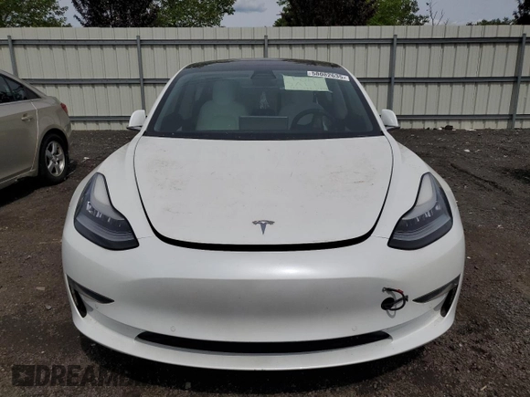2019 Tesla Model 3 Mid Range z VIN 5YJ3E1EA2KF486532, wystawiony jako Copart lot #58082635 z przebiegiem 51 920 mil mil oraz Tytuł czysty. Historia ofert i sprzedaży dostępna na DreamBid. Obrazek 5.