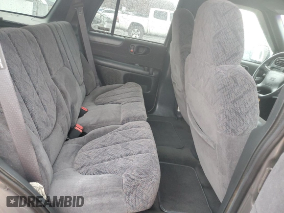 1998 GMC Jimmy SLE with VIN 1GKDT13W6W2535592, listed as a Copart auction lot 81953844 with 88,205 mi miles and Salvage Title. Bid and sale history available at carsss.com. Image 11.
