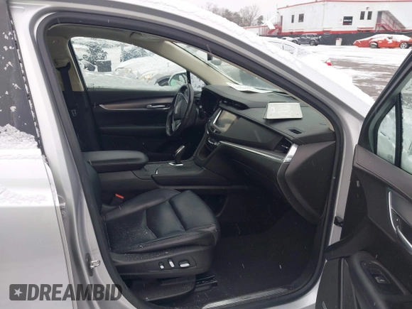 2017 Cadillac XT5 Luxury AWD z VIN 1GYKNDRS6HZ247580, wystawiony jako IAAI lot #41600234 z przebiegiem 82 480 mil mil oraz . Historia ofert i sprzedaży dostępna na DreamBid. Obrazek 5.