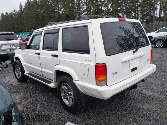 2000 Jeep Cherokee Classic with VIN 1J4FF58S4YL136213, listed as a IAAI auction lot 41227447 with 327,570 mi miles. Bid and sale history available at carsss.com. Image 3.