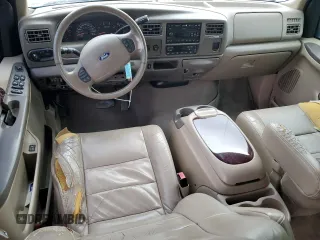2003 Ford Excursion Limited z VIN 1FMNU42P13EC24120, wystawiony jako Copart lot #48163895 z przebiegiem 357 362 mil mil oraz Czysty tytuł • Clean title. Historia ofert i sprzedaży dostępna na DreamBid. Obrazek 8.