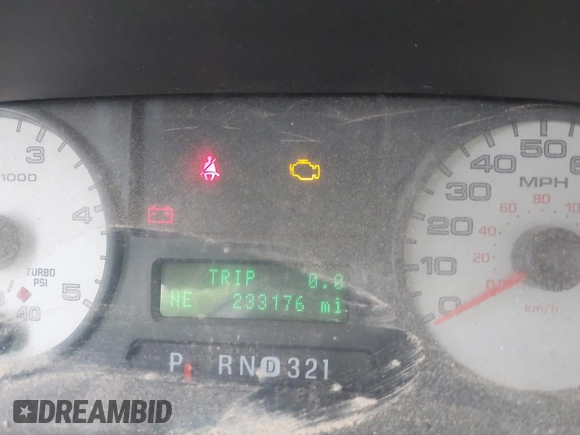2006 Ford F-250 XL z VIN 1FTSW21PX6ED69409, wystawiony jako IAAI lot #42263767 z przebiegiem 233 176 mil mil oraz . Historia ofert i sprzedaży dostępna na DreamBid. Obrazek 7.