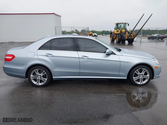 2013 Mercedes-Benz E-Class E 350 Luxury with VIN WDDHF8JB9DA663167, listed as a IAAI auction lot 41985122 with 131,025 mi miles. Bid and sale history available at carsss.com. Image 13.