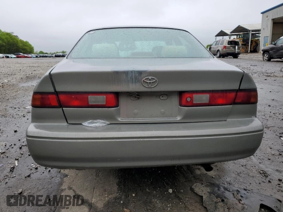 1998 Toyota Camry LE z VIN 4T1BG22K9WU300292, wystawiony jako Copart lot #52169985 z przebiegiem 247 137 mil mil oraz Szkoda całkowita • Salvage title. Historia ofert i sprzedaży dostępna na DreamBid. Obrazek 6.