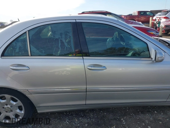 2005 Mercedes-Benz C 320 с VIN WDBRF64JX5F565631, выставлен на аукционе IAAI как лот 41416724 с пробегом 154 981 миль миль и . История ставок и продаж доступна на DreamBid. Изображение 14.