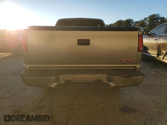 2003 GMC Sonoma with VIN 1GTCS19H638195758, listed as a Copart auction lot 83080674 with 152,104 mi miles and Salvage Title. Bid and sale history available at DreamBid. Image 6.