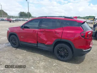 2024 GMC Terrain AT4 z VIN 3GKALYEGXRL271393, wystawiony jako IAAI lot #42222910 z przebiegiem 14 258 mil mil oraz . Historia ofert i sprzedaży dostępna na DreamBid. Obrazek 6.