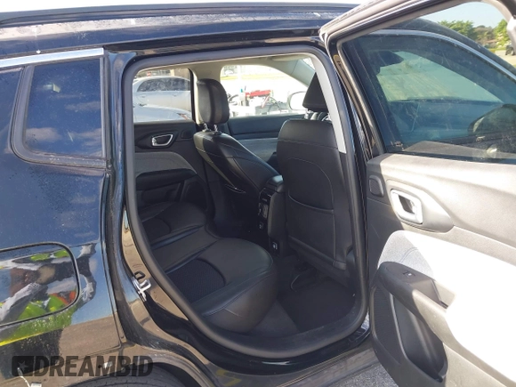 2022 Jeep Compass Latitude with VIN 3C4NJCBB6NT229344, listed as a IAAI auction lot 41686958 with 40,696 mi miles and . Bid and sale history available at carsss.com. Image 8.