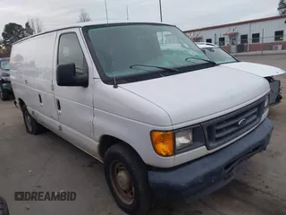 2005 Ford Econoline Cargo with VIN 1FTRE14W25HA22765, listed as a IAAI auction lot 41237686 with 260,708 mi miles. Bid and sale history available at carsss.com. Image 1.