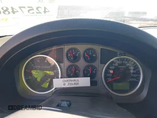 2004 Ford F-150 XLT z VIN 1FTPW14544KB56495, wystawiony jako IAAI lot #42574864 z przebiegiem 237 708 mil mil oraz . Historia ofert i sprzedaży dostępna na DreamBid. Obrazek 7.