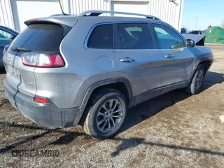 2019 Jeep Cherokee Latitude Plus with VIN 1C4PJMLB1KD166927, listed as a IAAI auction lot 41492327 with 113,869 mi miles. Bid and sale history available at carsss.com. Image 4.
