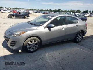 2011 Mazda 3 i Touring z VIN JM1BL1VF4B1370996, wystawiony jako Copart lot #58240445 z przebiegiem 143 634 mil mil oraz Czysty tytuł • Clean title. Historia ofert i sprzedaży dostępna na DreamBid. Obrazek 1.