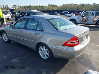 2004 Mercedes-Benz C 240 z VIN WDBRF61J74A618477, wystawiony jako IAAI lot #41894135 z przebiegiem 103 171 mil mil oraz . Historia ofert i sprzedaży dostępna na DreamBid. Obrazek 3.
