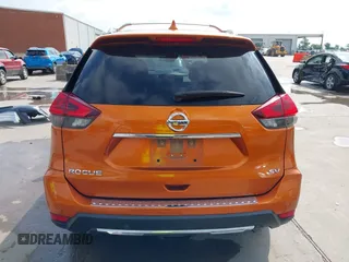 2020 Nissan Rogue SV z VIN JN8AT2MT0LW010383, wystawiony jako IAAI lot #42357191 z przebiegiem 156 116 mil mil oraz . Historia ofert i sprzedaży dostępna na DreamBid. Obrazek 17.
