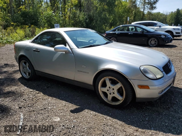 1998 Mercedes-Benz SLK-Class with VIN WDBKK47F1WF017477, listed as a Copart auction lot 70142844 with 136,385 mi miles and Clean Title. Bid and sale history available at carsss.com. Image 4.