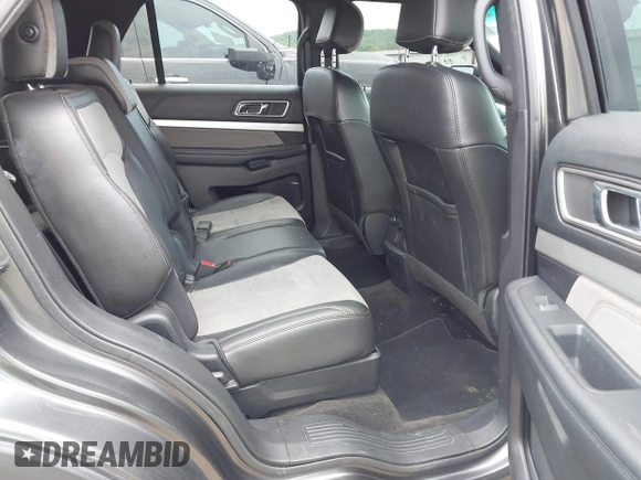 2017 Ford Explorer XLT z VIN 1FM5K7D86HGE19218, wystawiony jako IAAI lot #42344113 z przebiegiem 72 614 mil mil oraz . Historia ofert i sprzedaży dostępna na DreamBid. Obrazek 8.