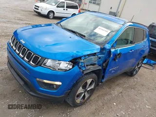 2017 Jeep Compass Latitude z VIN 3C4NJCBB4HT668787, wystawiony jako IAAI lot #41341341 z przebiegiem 86 026 mil mil oraz . Historia ofert i sprzedaży dostępna na DreamBid. Obrazek 2.