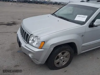 2007 Jeep Grand Cherokee Overland with VIN 1J8HR68237C676686, listed as a IAAI auction lot 42073411 with 194,524 mi miles. Bid and sale history available at carsss.com. Image 6.