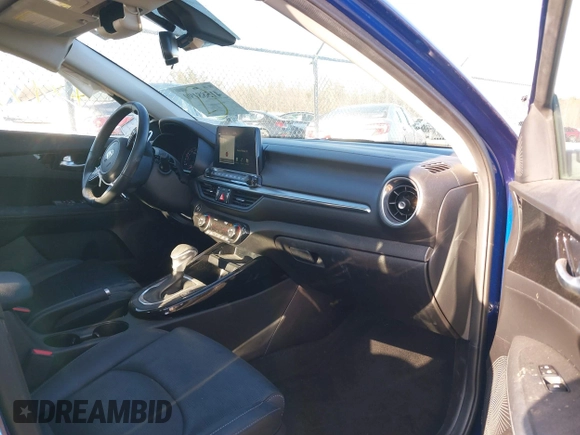 2021 Kia Forte EX with VIN 3KPF54AD4ME402671, listed as a IAAI auction lot 41588190 with 47,894 mi miles and . Bid and sale history available at DreamBid. Image 5.