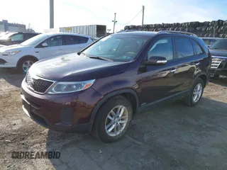 2015 Kia Sorento LX with VIN 5XYKTDA70FG580629, listed as a IAAI auction lot 41623587 with 105,266 mi miles. Bid and sale history available at carsss.com. Image 2.
