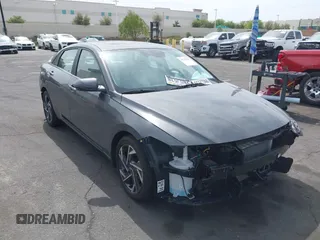 2024 Hyundai Elantra Limited z VIN KMHLN4DJ6RU097585, wystawiony jako IAAI lot #42239279 z przebiegiem 4 355 mil mil oraz . Historia ofert i sprzedaży dostępna na DreamBid. Obrazek 14.
