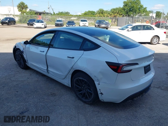 2025 Tesla Model 3 Long Range с VIN 5YJ3E1EA2SF988439, выставлен на аукционе IAAI как лот 42258606 с пробегом 3 566 миль миль и . История ставок и продаж доступна на DreamBid. Изображение 3.