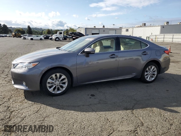 2013 Lexus ES 300h with VIN JTHBW1GG6D2018284, listed as a Copart auction lot 54548245 with 82,602 mi miles and Salvage Title. Bid and sale history available at DreamBid. Image 1.