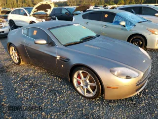 2006 Aston Martin Vantage z VIN SCFBB03B26GC01810, wystawiony jako Copart lot #75127204 z przebiegiem Nie podano mil oraz Nie do naprawy • Non repairable. Historia ofert i sprzedaży dostępna na DreamBid. Obrazek 4.