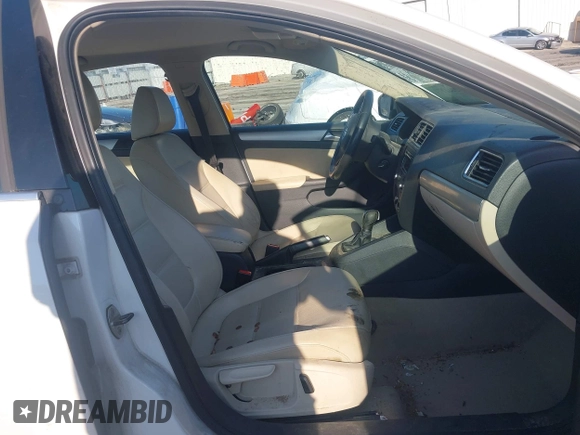 2013 Volkswagen Jetta SE with VIN 3VWDP7AJ7DM360993, listed as a IAAI auction lot 42242271 with 181,781 mi miles and . Bid and sale history available at DreamBid. Image 5.
