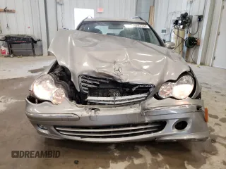 2005 Mercedes-Benz C 240 z VIN WDBRH81JX5F565395, wystawiony jako Copart lot #69967244 z przebiegiem 141 692 mil mil oraz Nie do naprawy. Historia ofert i sprzedaży dostępna na DreamBid. Obrazek 5.