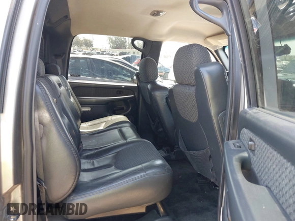 2002 Chevrolet Avalanche z VIN 3GNEC13T62G131044, wystawiony jako IAAI lot #42304494 z przebiegiem 378 090 mil mil oraz . Historia ofert i sprzedaży dostępna na DreamBid. Obrazek 8.