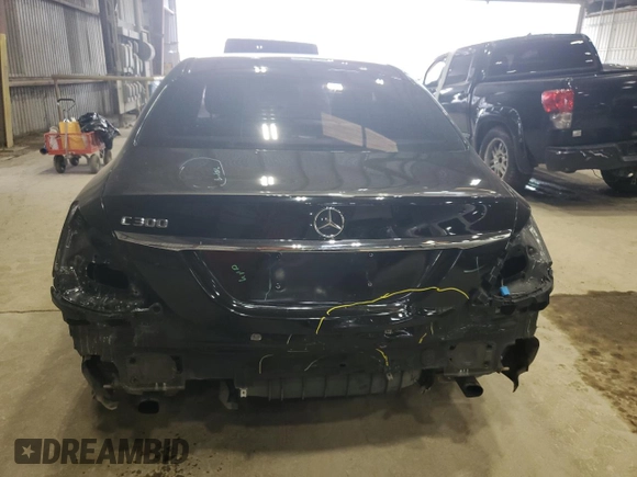 2018 Mercedes-Benz C 300 z VIN 55SWF4JB5JU219795, wystawiony jako Copart lot #53573385 z przebiegiem 109 462 mil mil oraz Czysty tytuł • Clean title. Historia ofert i sprzedaży dostępna na DreamBid. Obrazek 6.