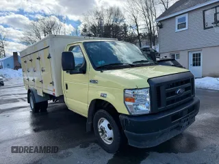 2021 Ford Econoline Cargo with VIN 1FDXE4FN2MDC34418, listed as a Copart auction lot 47252055 with 88,788 mi miles and Clean Title. Bid and sale history available at DreamBid. Image 4.