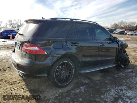 2014 Mercedes-Benz M 63 AMG z VIN 4JGDA7EB3EA335025, wystawiony jako Copart lot #42157645 z przebiegiem 84 338 mil mil oraz Szkoda całkowita • Salvage title. Historia ofert i sprzedaży dostępna na DreamBid. Obrazek 3.