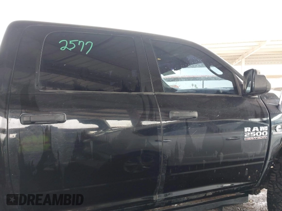 2015 Ram 2500 Tradesman z VIN 3C6UR5HL6FG673440, wystawiony jako IAAI lot #42031986 z przebiegiem 133 308 mil mil oraz . Historia ofert i sprzedaży dostępna na DreamBid. Obrazek 13.