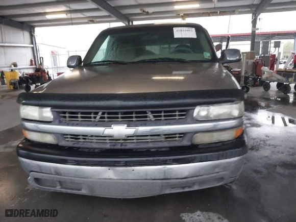 2001 Chevrolet Silverado 1500 LS with VIN 2GCEC19V811229792, listed as a IAAI auction lot 41844893 with 284,568 mi miles. Bid and sale history available at carsss.com. Image 12.