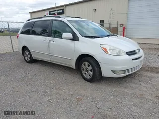2004 Toyota Sienna XLE with VIN 5TDZA22C74S061016, listed as a IAAI auction lot 41846522 with 264,197 mi miles. Bid and sale history available at carsss.com. Image 1.