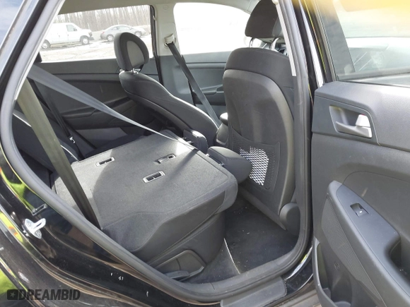 2016 Hyundai Tucson SE with VIN KM8J3CA42GU168610, listed as a IAAI auction lot 41639335 with 86,920 mi miles. Bid and sale history available at carsss.com. Image 8.