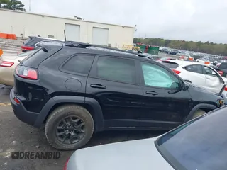 2022 Jeep Cherokee X z VIN 1C4PJMCXXND537681, wystawiony jako IAAI lot #41854831 z przebiegiem 26 685 mil mil oraz . Historia ofert i sprzedaży dostępna na DreamBid. Obrazek 13.