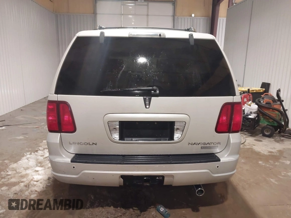 2006 Lincoln Navigator Luxury with VIN 5LMFU27536LJ20869, listed as a IAAI auction lot 41305859 with 166,845 mi miles. Bid and sale history available at carsss.com. Image 16.