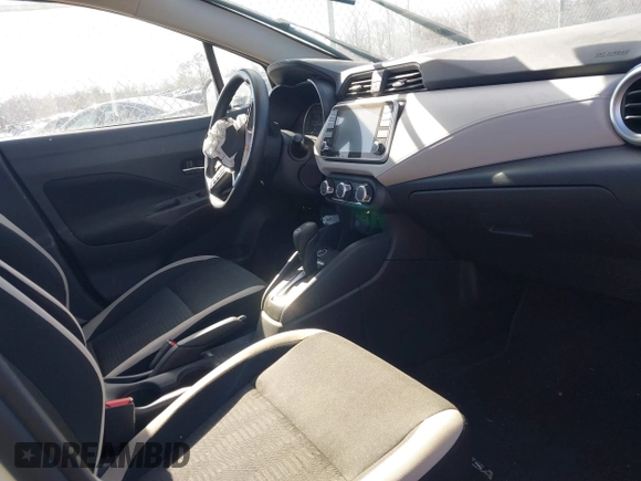 2022 Nissan Versa SV z VIN 3N1CN8EV0NL839211, wystawiony jako IAAI lot #41362397 z przebiegiem 7 670 mil mil oraz . Historia ofert i sprzedaży dostępna na DreamBid. Obrazek 5.