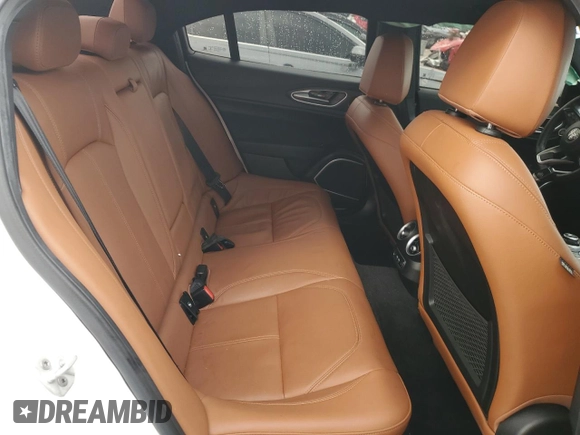 2022 Alfa Romeo Giulia Veloce z VIN ZARFANBN2N7653138, wystawiony jako Copart lot #41444005 z przebiegiem Nie podano mil oraz Szkody całkowita. Historia ofert i sprzedaży dostępna na DreamBid. Obrazek 10.