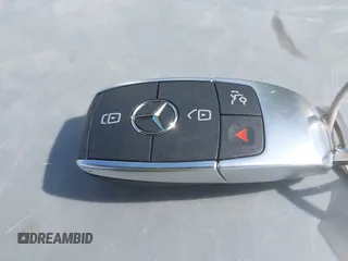 2025 Mercedes-Benz CLA 250 z VIN W1K5J4GB5SN513578, wystawiony jako IAAI lot #42120213 z przebiegiem 18 216 mil mil oraz . Historia ofert i sprzedaży dostępna na DreamBid. Obrazek 11.