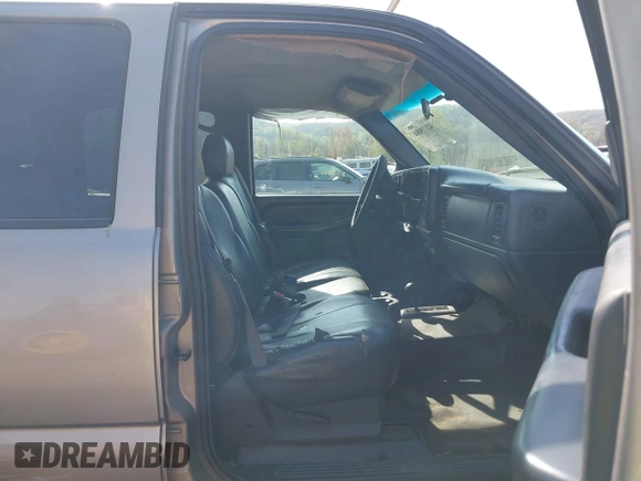 2002 Chevrolet Silverado 2500HD LS with VIN 1GCHK23U12F114290, listed as a IAAI auction lot 42115084 with 132,472 mi miles. Bid and sale history available at carsss.com. Image 5.