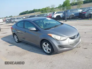 2013 Hyundai Elantra GLS z VIN 5NPDH4AE4DH425273, wystawiony jako IAAI lot #42437987 z przebiegiem 196 457 mil mil oraz . Historia ofert i sprzedaży dostępna na DreamBid. Obrazek 1.